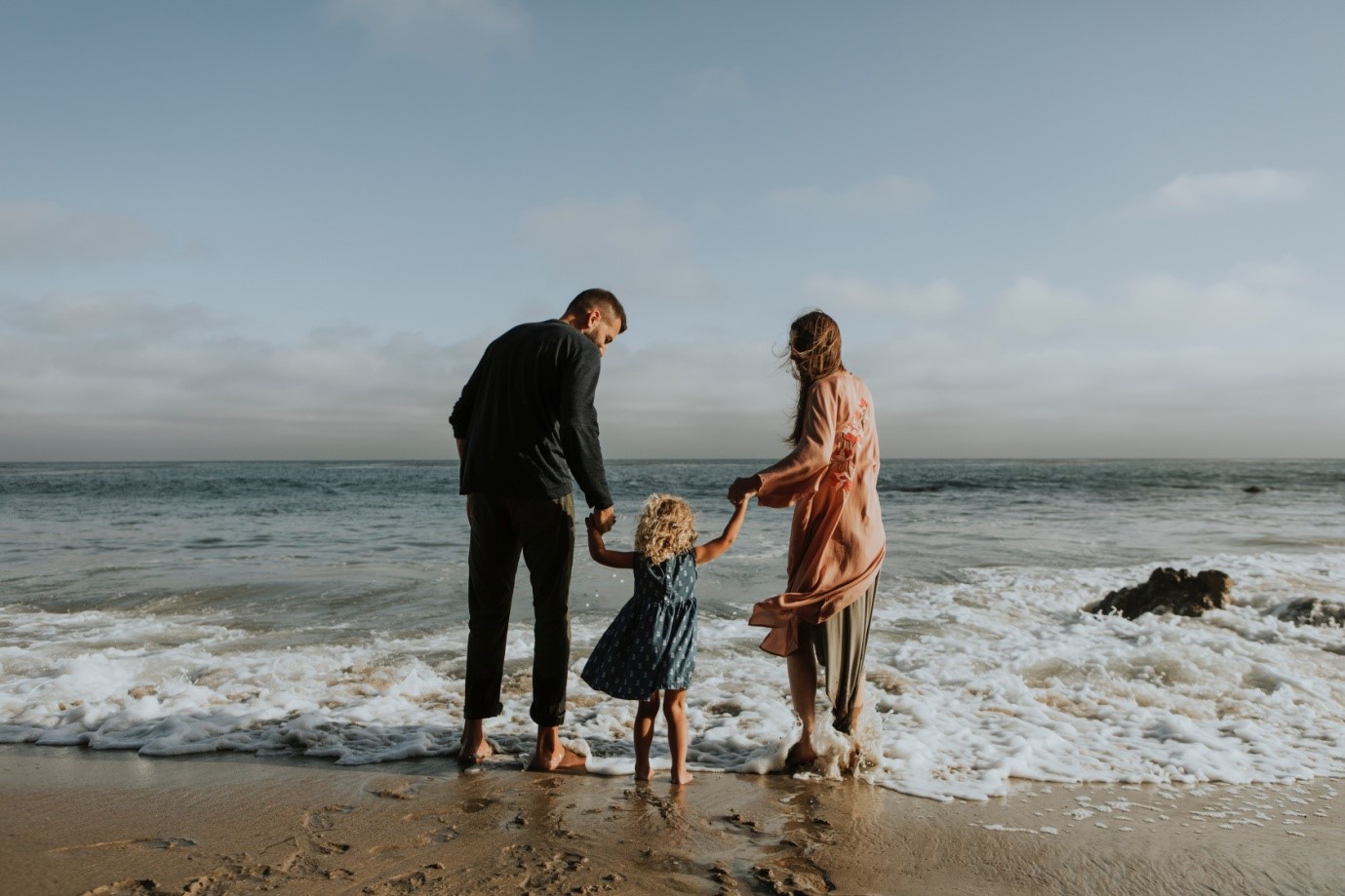 happy-family-beach